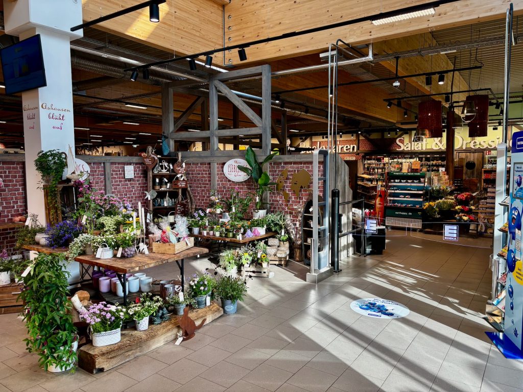 Blumen kaufen im Edeka Markt